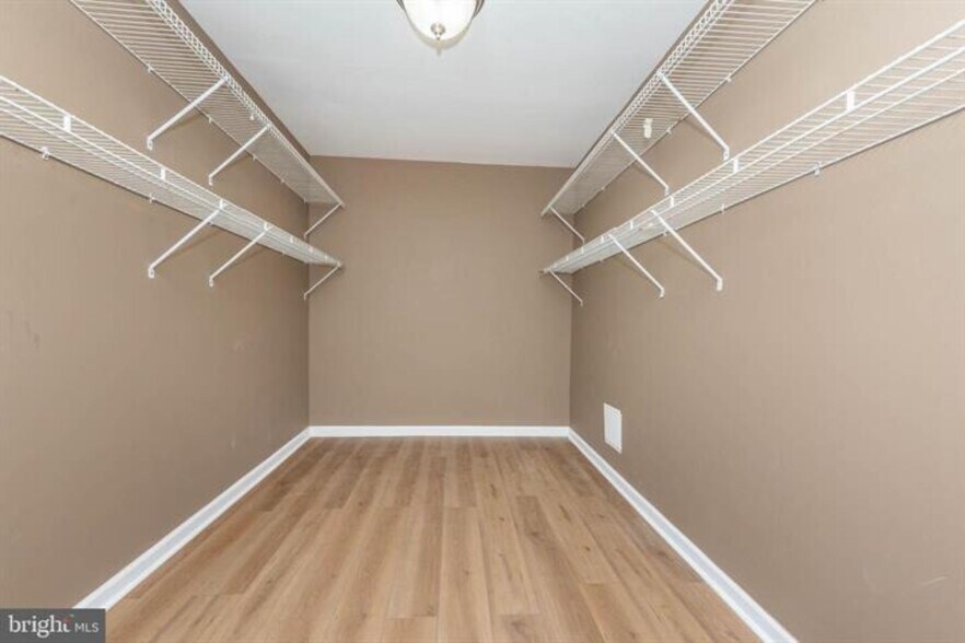 More Photos Of 4021 Barrington Rd, Baltimore Flex For Sale