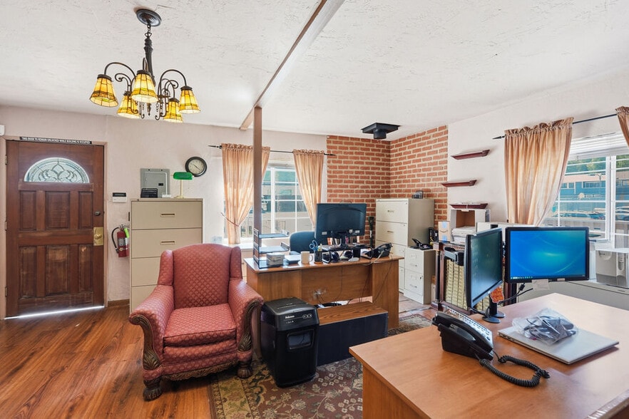 More Photos Of 568 Forest Shade Rd, Crestline Office For Sale