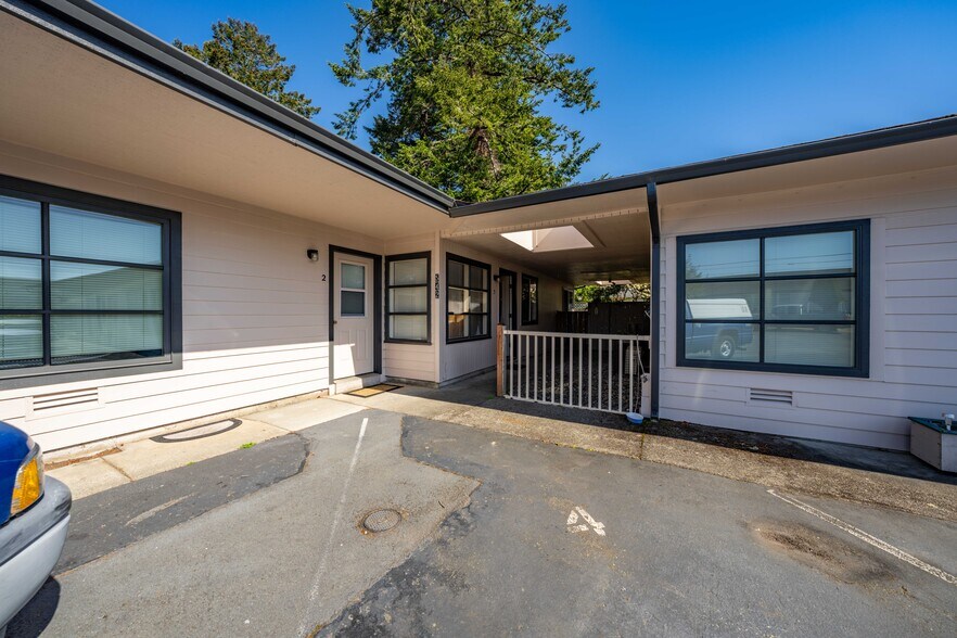 More Photos Of 542 Pacific Ave, Brookings Multifamily For Sale