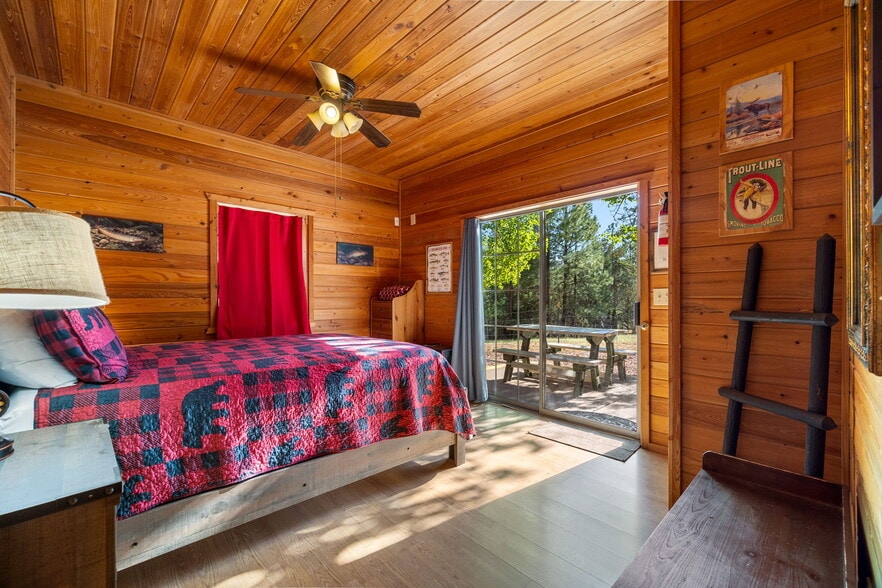 More Photos Of 1022 S Hunter Creek Dr, Payson Hotel For Sale