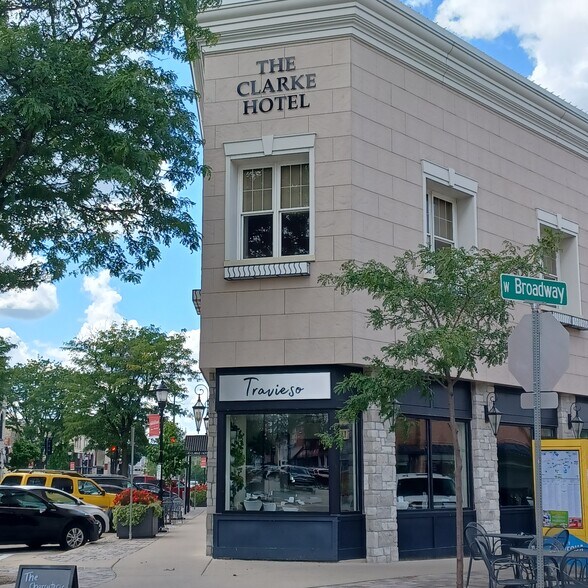 Primary Photo Of 314 W Main St, Waukesha Hotel For Lease