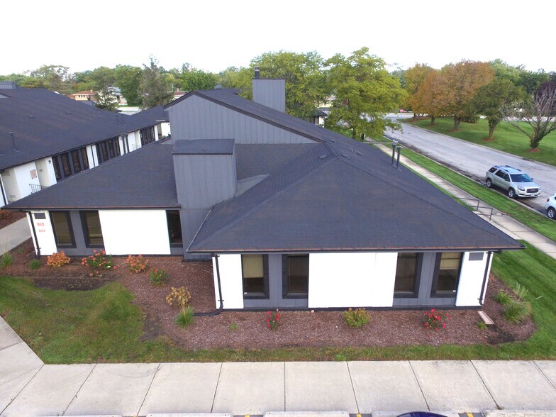 More Photos Of 17500-17516 S Carriageway Dr, Hazel Crest Office For Sale