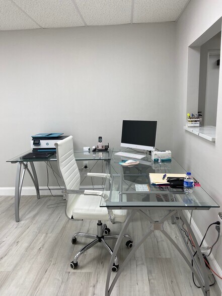 More Photos Of 2650 Bahia Vista St, Sarasota Medical For Sale