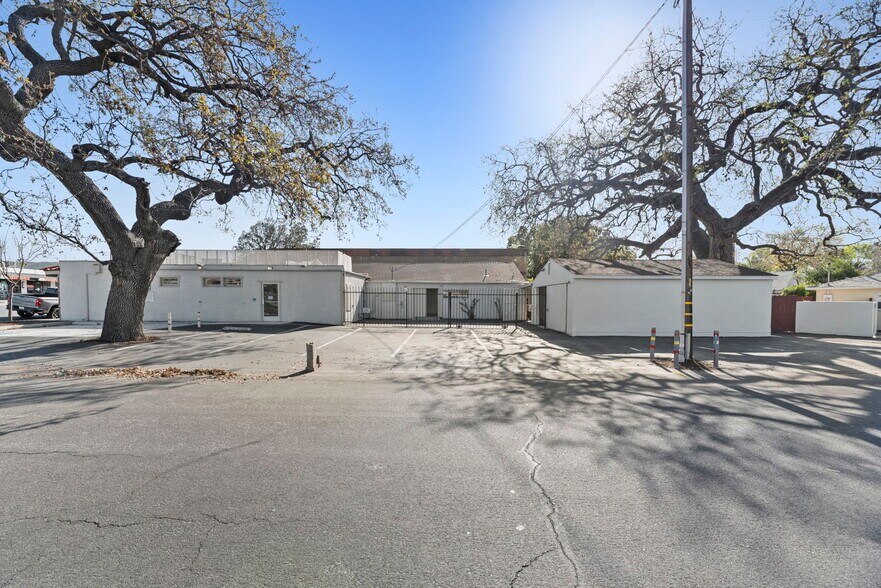 More Photos Of 2974 E Thousand Oaks Blvd, Thousand Oaks Storefront For Lease