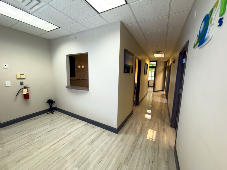 More Photos Of 1186 Satellite Blvd, Suwanee Office Residential For Lease