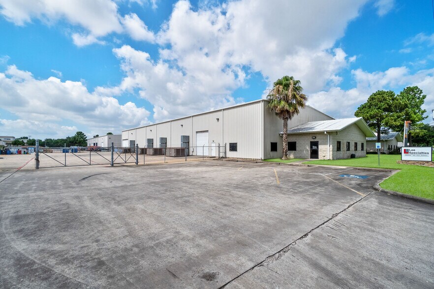 Primary Photo Of 5119 Hiltonview Rd, Houston Warehouse For Lease