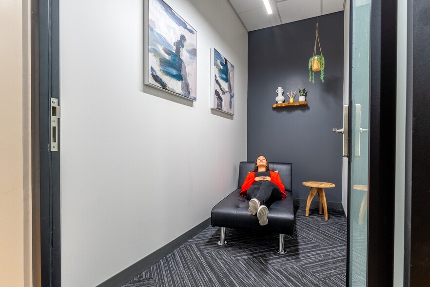 More Photos Of 163 Town Pl, Fairview Coworking Space