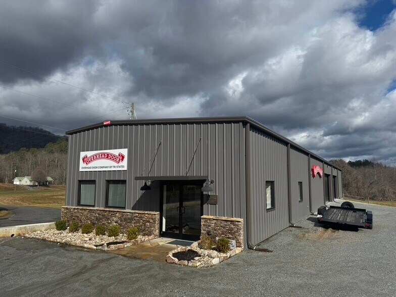 More Photos Of 7923 HWY 441, Dillard Storefront Retail Office For Sale