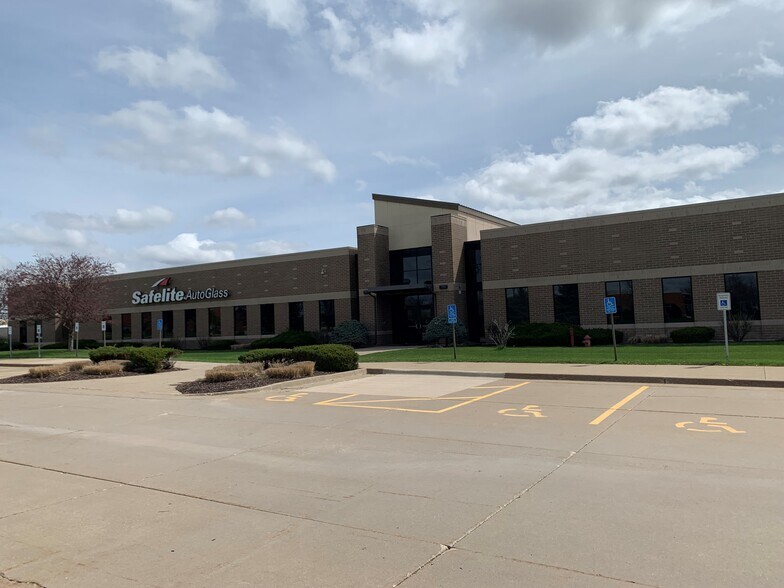 Primary Photo Of 1125 Dina Ct, Hiawatha Office For Lease