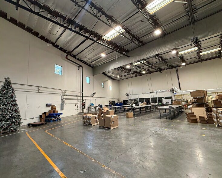 More Photos Of 2025-2027 Long Beach Ave, Los Angeles Warehouse For Lease