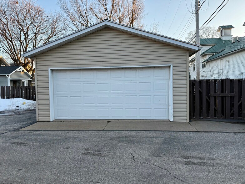 More Photos Of 176 8th St, Winona Office Residential For Sale