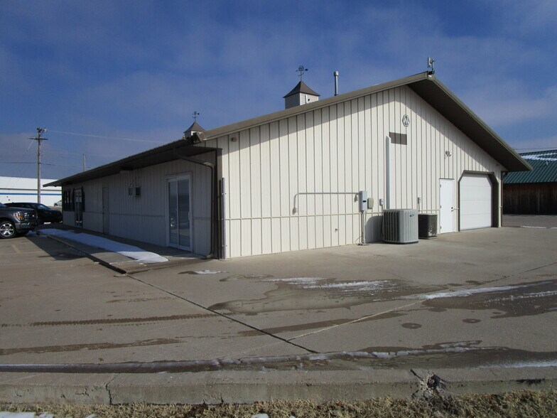 More Photos Of 2006 E Schulman Ave, Garden City General Retail For Lease