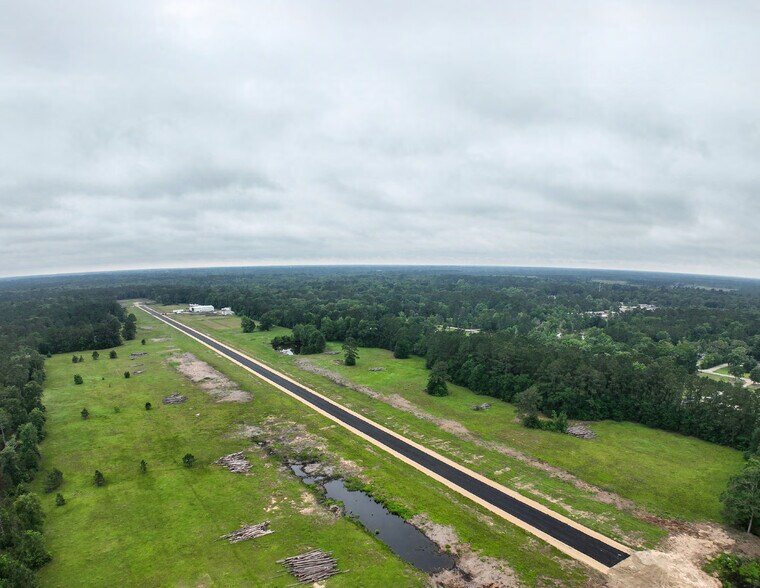 More Photos Of 432 County Road 3142 E, Cleveland Airplane Hangar For Lease