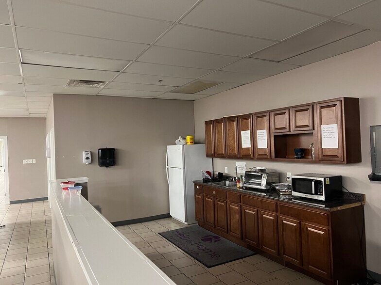 More Photos Of 911-913 N Broad St, Philadelphia Storefront For Lease