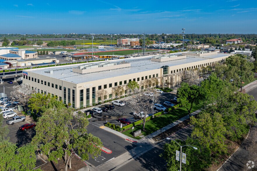 More Photos Of 801-835 S Akers St, Visalia Office For Lease
