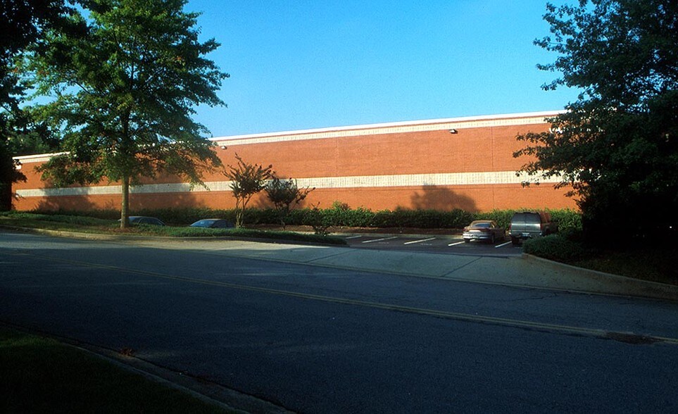 More Photos Of 1230 Kennestone Cir, Marietta Warehouse For Lease