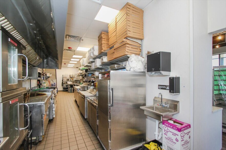 More Photos Of 720 E Rand Rd, Mount Prospect Fast Food For Sale