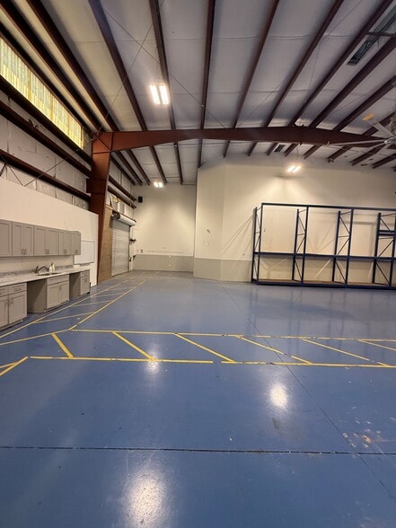 More Photos Of 5 Enterprise Ln, Hilton Head Island Warehouse For Lease