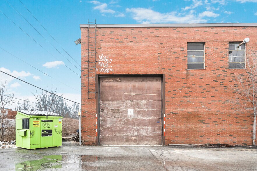 More Photos Of 1280 Boul Jules-Poitras, Montréal Warehouse For Lease
