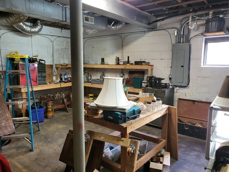 More Photos Of 212 S Broad St, Gastonia General Retail For Sale