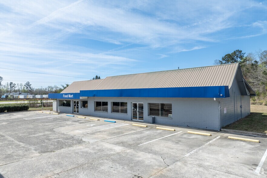 More Photos Of 5 Lane St, Yemassee Storefront For Sale