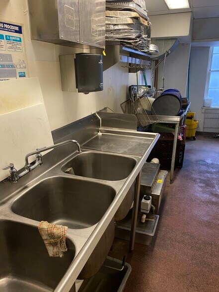 More Photos Of 333 N Charles St, Baltimore Storefront Retail Office For Lease