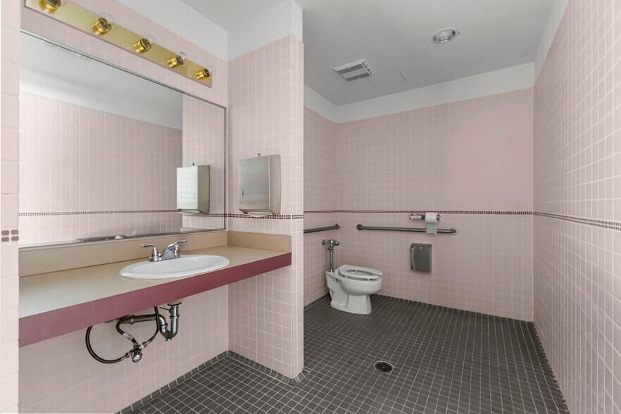 More Photos Of 15360 S Commerce Dr, Dearborn Office For Sale