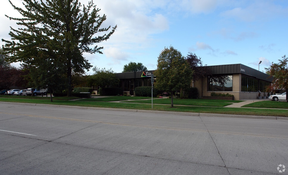 More Photos Of 26091 Sherwood Ave, Warren Office For Lease
