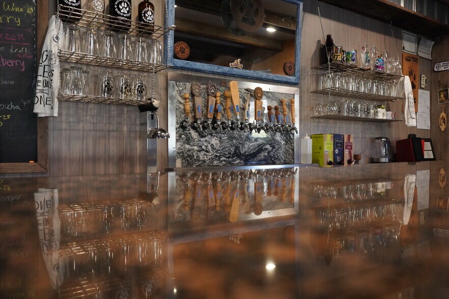 More Photos Of 505 King st, Cottonwood General Retail For Sale