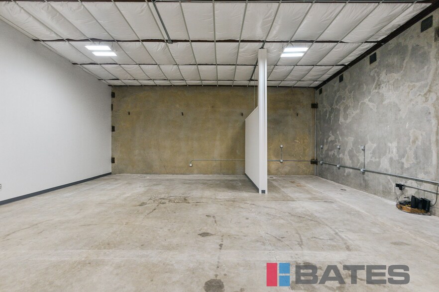 More Photos Of 4710 Carol Ln, Dallas Distribution For Lease