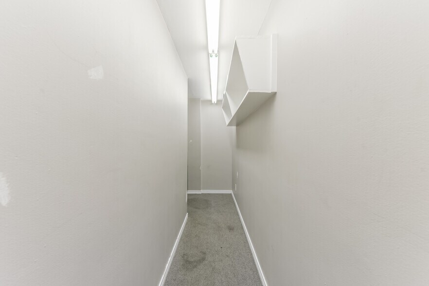 More Photos Of 1207 S Houston, Humble Warehouse For Sale