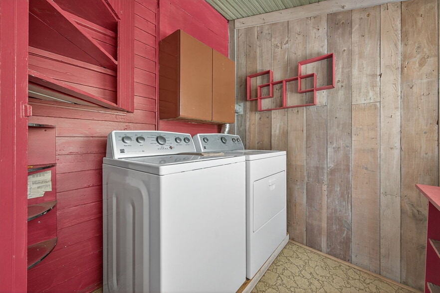 More Photos Of 222 W Saint Louis St, Pacific Office For Sale