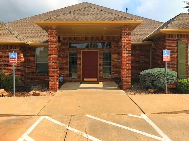 More Photos Of 417 W 18th St, Edmond Office For Lease