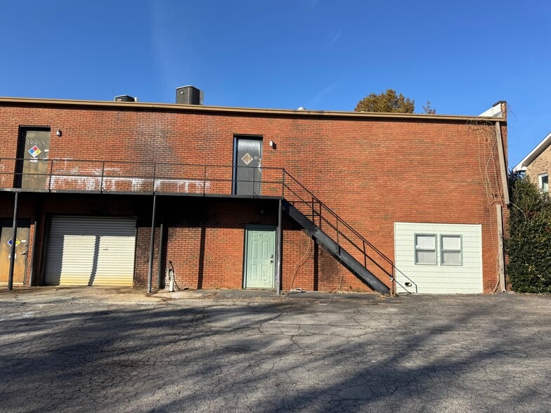 More Photos Of 400 Stonewall Ave, Fayetteville Flex For Sale