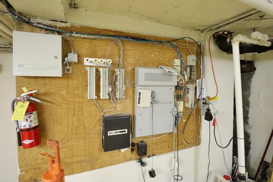 More Photos Of 414 Lincolnway, La Porte Office For Sale