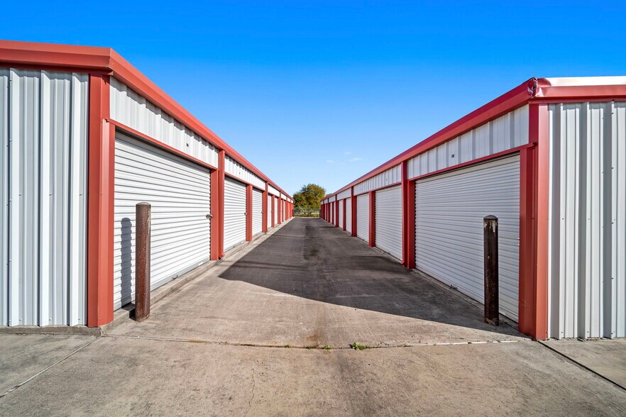 More Photos Of 8775 Highway 290 E, Chappell Hill Self Storage For Sale