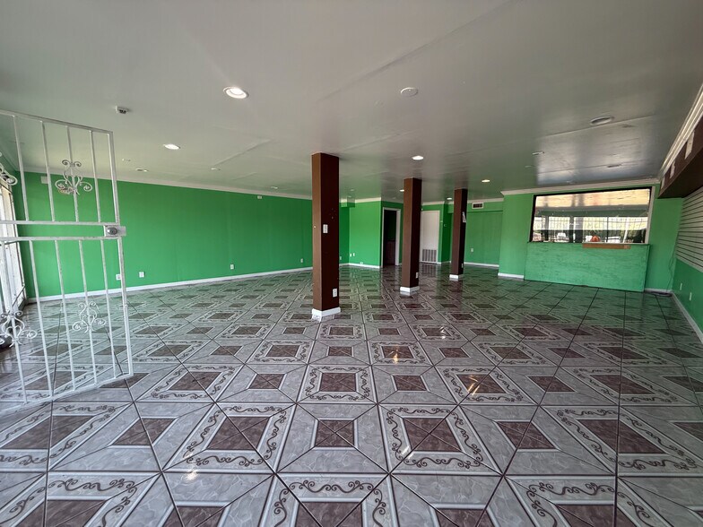 More Photos Of 11611 Homestead Rd, Houston Freestanding For Lease