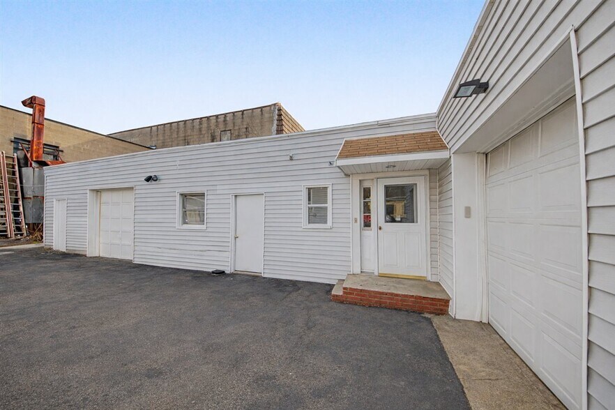 More Photos Of 328 Northrup Ave, Mamaroneck Flex For Lease