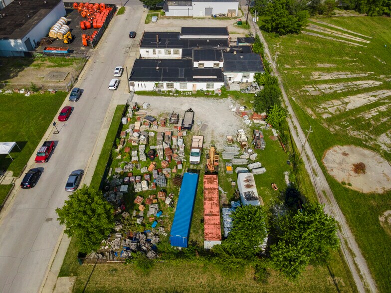 More Photos Of 1122 Deloss St, Indianapolis Warehouse For Sale