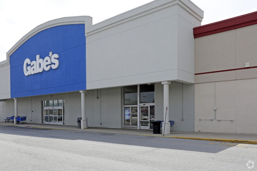 More Photos Of 2090 Lincoln Hwy E, Lancaster General Retail For Lease