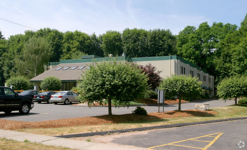 More Photos Of 2189 Silas Deane Hwy, Rocky Hill Office For Lease