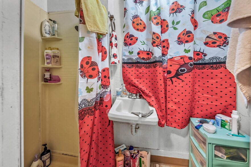 More Photos Of 807 NW 5th St, Grants Pass Apartments For Sale