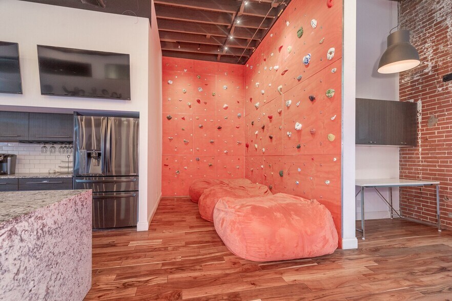 More Photos Of 3026-3036 Locust St, Saint Louis Loft Creative Space For Lease