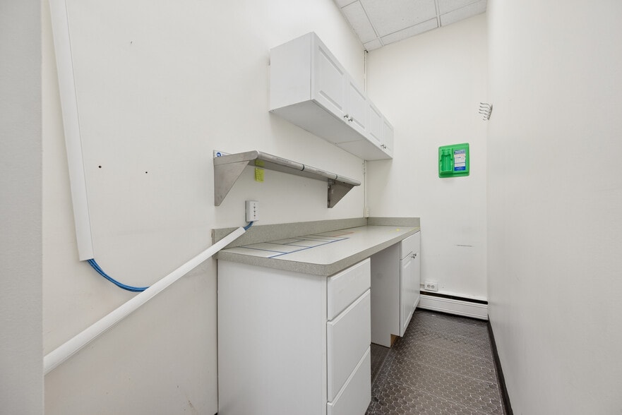 More Photos Of 34 E Somerset St, Raritan Bank For Lease