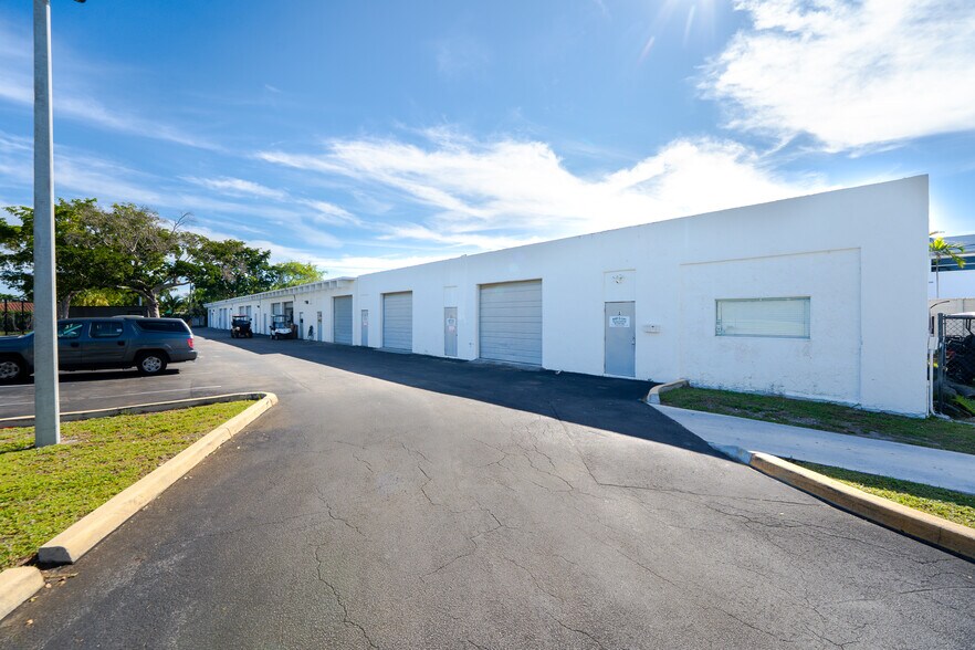 More Photos Of 2413 N Federal Hwy, Delray Beach Storefront Retail Residential For Lease