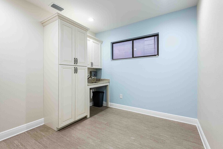 More Photos Of 4109 Armenia Ave, Tampa Medical For Sale