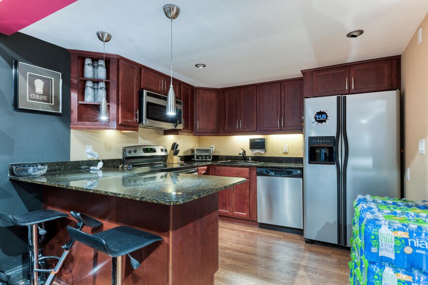 More Photos Of 330 Clematis St, West Palm Beach Storefront Retail Office For Sale