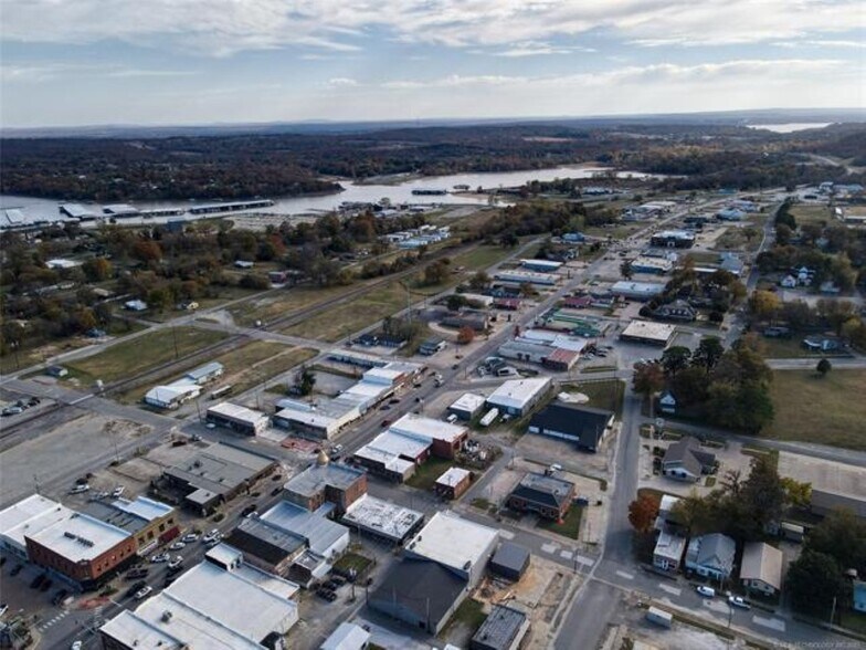 More Photos Of 111-117 S Main St, Eufaula Office For Sale