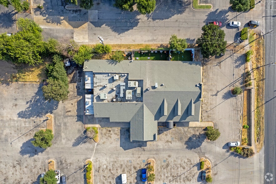 More Photos Of 9710 N Lamar Blvd, Austin Restaurant For Sale