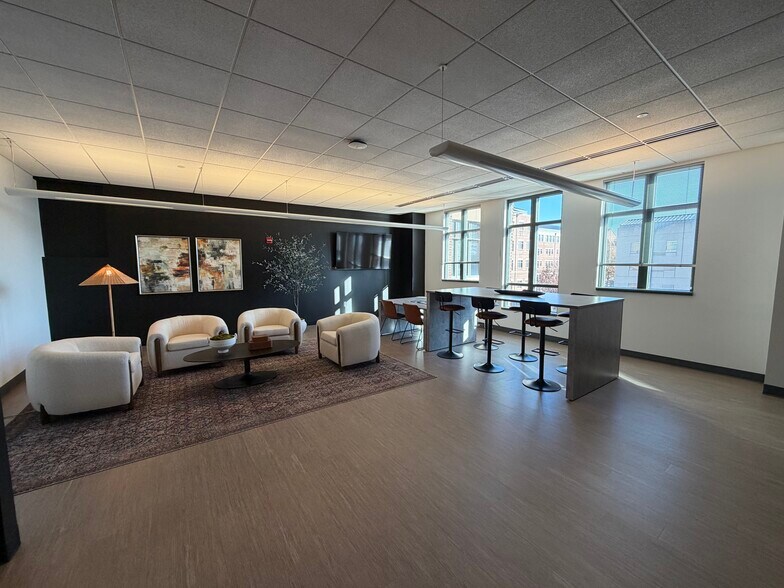 More Photos Of 6300 Sprint Pky, Overland Park Office For Lease